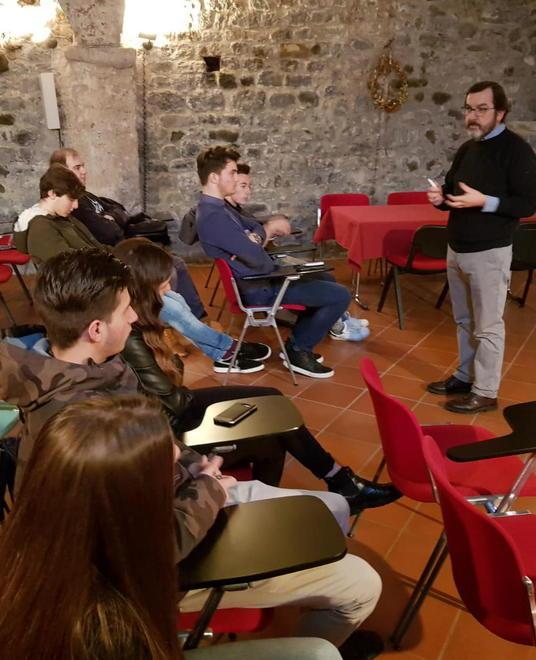 Startup School: lezioni di finanza e una App per trovare dog sitter 