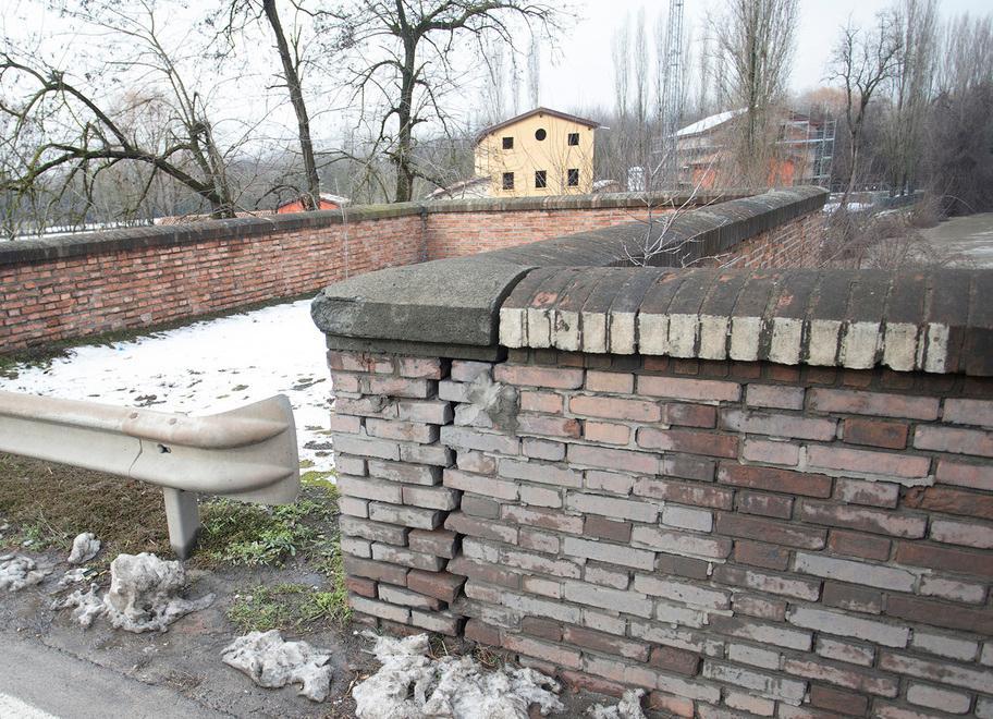 «Crepe nel ponte S.Ambrogio Sono saltati anche i vetrini» 