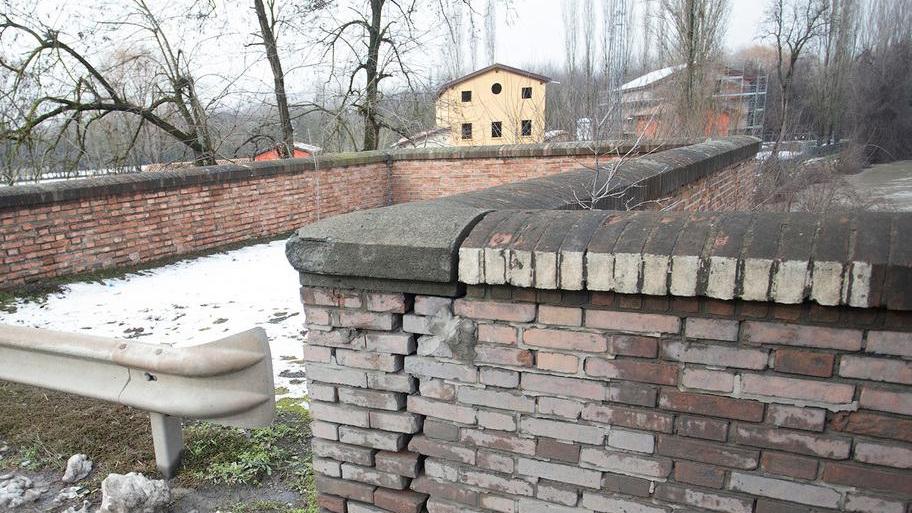 «Crepe nel ponte S.Ambrogio Sono saltati anche i vetrini»