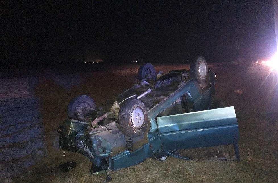 Fuori strada con l’auto che si capotta 41enne ferito