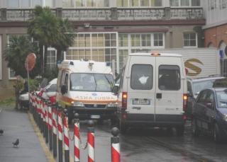 Brusca frenata, quattro feriti sul bus