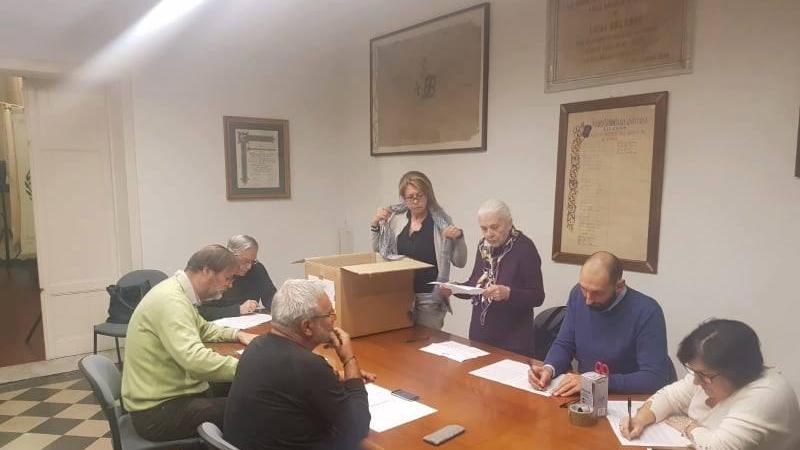 Un momento dello scrutinio (foto dal profilo Facebook Svs Pubblica Assistenza)