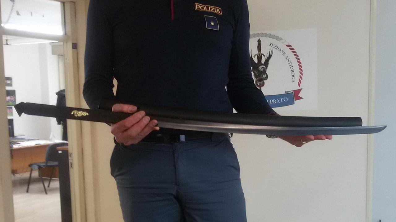 La spada sequestrata dalla polizia a Paperino
