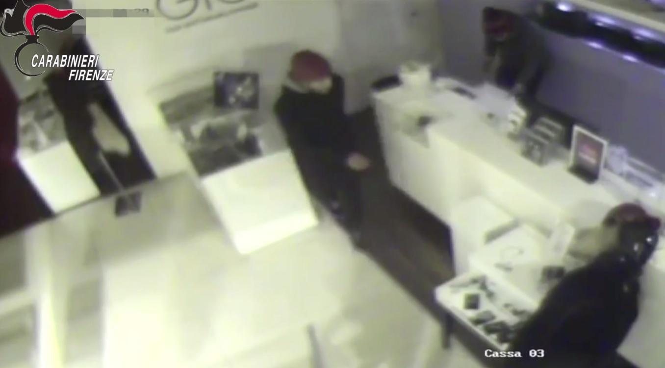 Un fotogramma del video ripreso dalla telecamera di sorveglianza