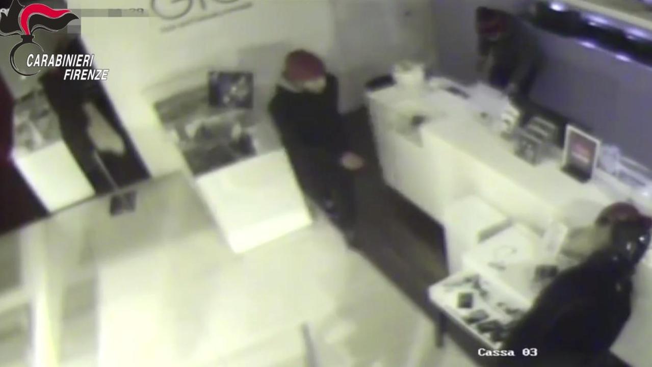 Un fotogramma del video ripreso dalla telecamera di sorveglianza
