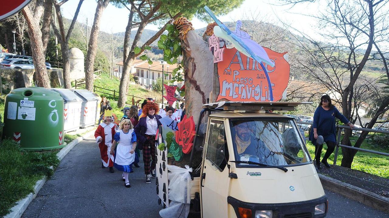 L'Apino dedicato alla favola di Alice nel paese delle meraviglie (foto Paolo Barlettani)