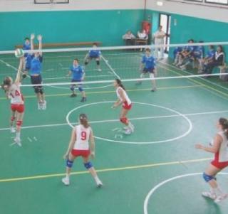 Una partita di volley giovanile