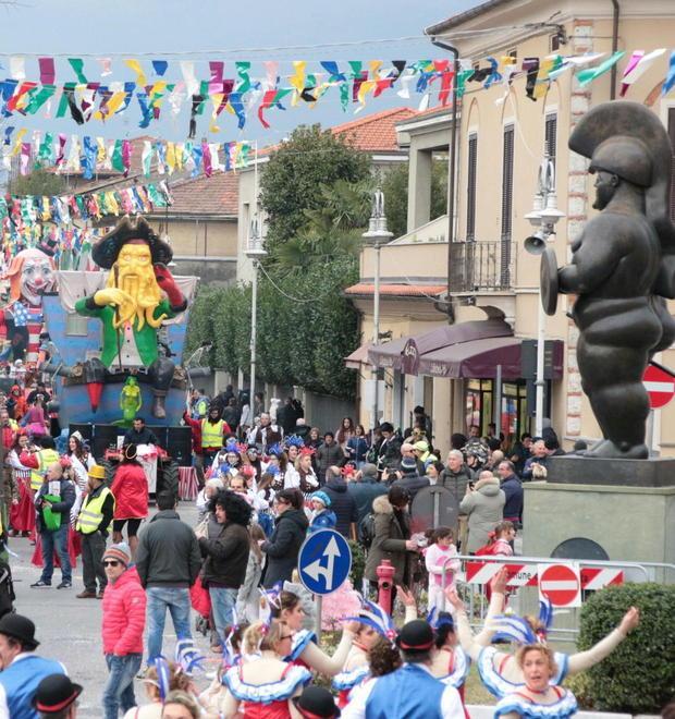In più di tremila al secondo corso mascherato