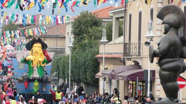 In più di tremila al secondo corso mascherato