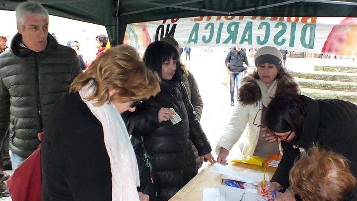 Il Comitato si prepara a tornare in piazza e avvia due petizioni