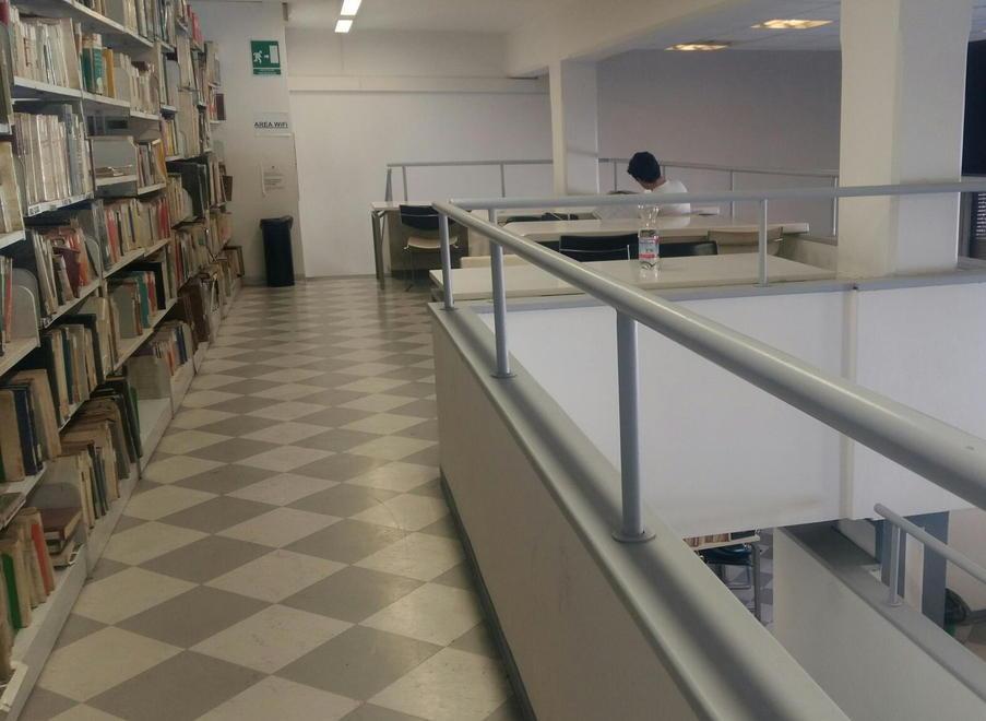 Dai fasti al vuoto, c'era una volta la Biblioteca dei Portuali