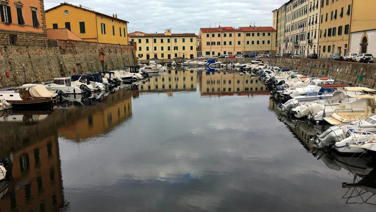 La Venezia si risveglia con l'acqua dei fossi scura