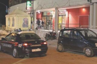 I carabinieri hanno sorvegliato il bar tutta la sera