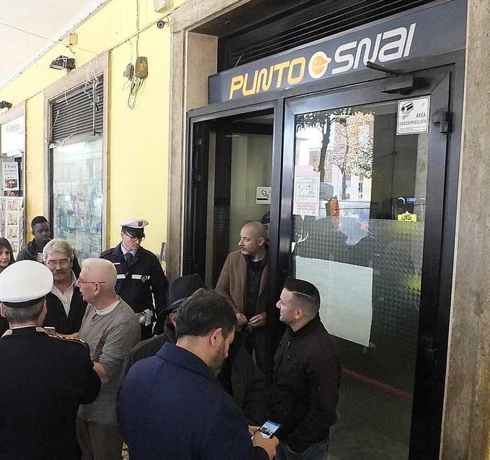 Apre il presidio della Municipale al punto Snai di viale Gramsci