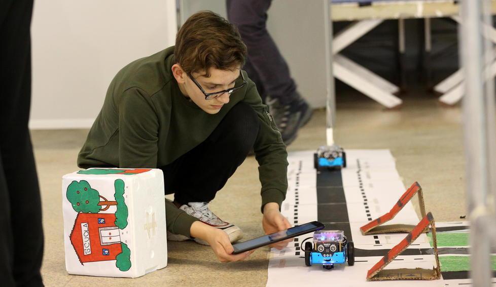 In gara i robot costruiti e programmati dagli studenti toscani 
