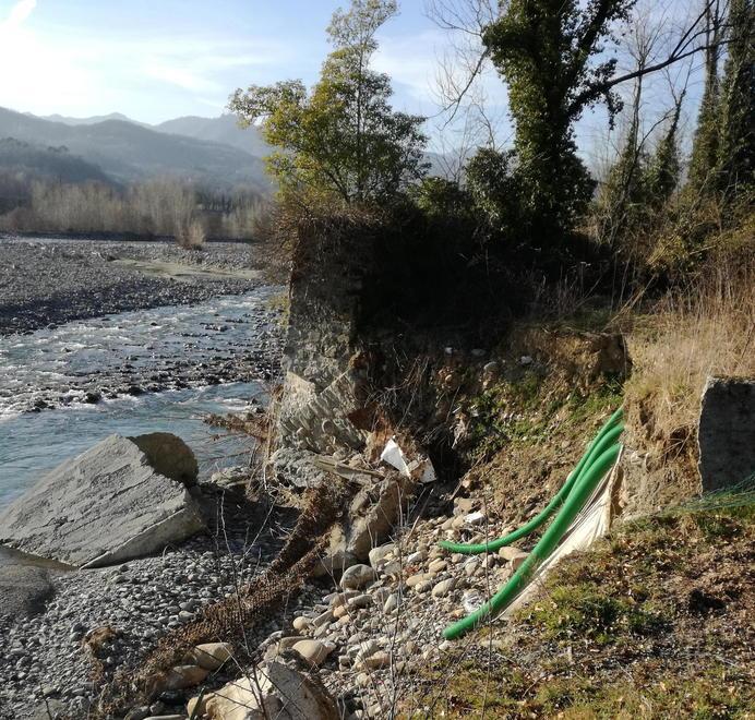 Cedono gli argini del Magra a Filattiera avanza l’erosione 