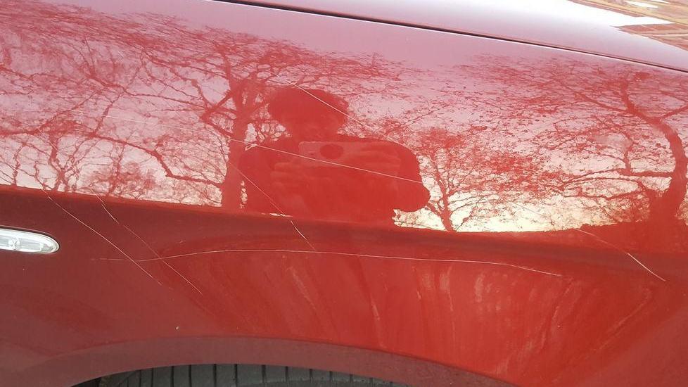 Danneggiata l’auto di Cosimi