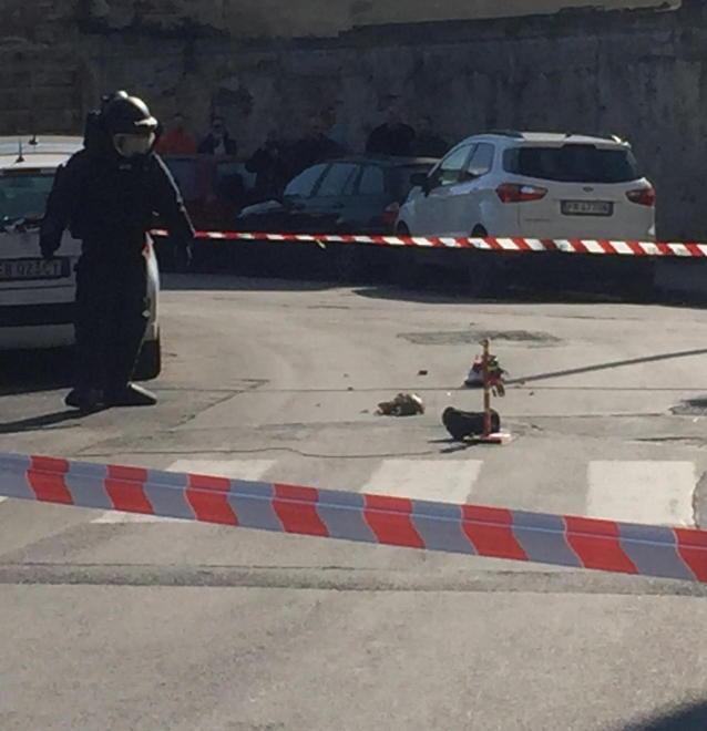 Falso allarme bomba: fatto brillare pacco di vino