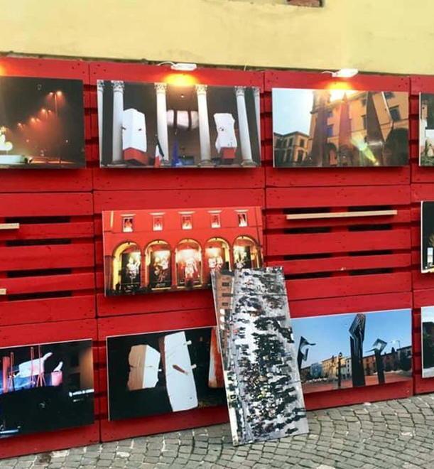 Baby gang danneggia arredi e auto nelle strade del centro 