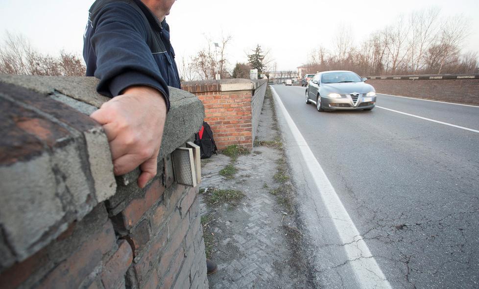 Nuove crepe sul Ponte L’Anas: «È stabile» 