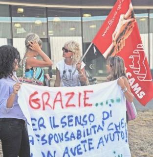 Lavoratrici della Ser.In protestano per la chiusura della azienda