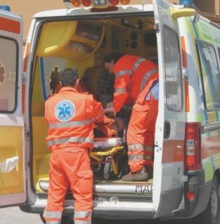 Un’ambulanza e il pm Federico Manotti