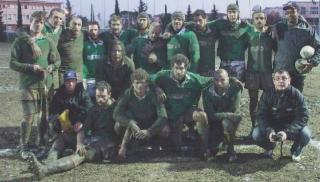 Il grupppo targato Empoli Rugby coperto di fango e sudore alla fine della “battaglia” sportiva contro l’Isolotto nell’ultimo turno di campionato
