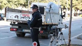 L'autovelox piazzato dai vigili sul viale Carducci