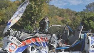 La Bmw distrutta nell’incidente durante il rally