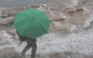 Maltempo, è ancora allertamandate le foto della neve