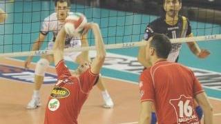 Il palleggiatore Marco Falaschi invita Paolo Baldaccini all’attacco