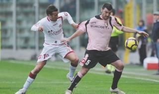 <strong>TREQUARTISTA. </strong>Di Gennaro (qui contro il Palermo) potrebbe giocare insieme a Lucarelli e Bellucci