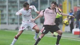 <strong>TREQUARTISTA. </strong>Di Gennaro (qui contro il Palermo) potrebbe giocare insieme a Lucarelli e Bellucci