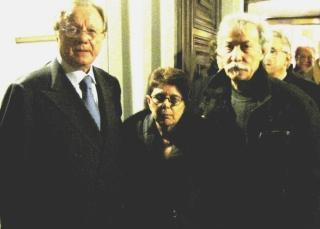 Sopra Elio Dini e sua moglie Cinzia insieme al ministro Matteoli e, accanto, con Marco Taradash