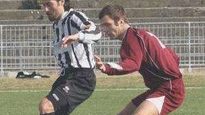Un contrasto a centrocampo: è stata una gara molto tattica