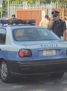 Una volante della polizia