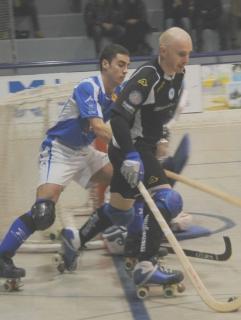 <strong>TRASCINATORE</strong> Franco Polverini in azione Qui nell’area degli spagnoli del Matarò nella partita di Eurolega disputata al Capannino pochi giorni fa