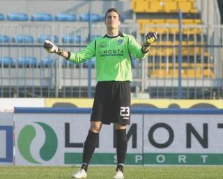 Il portiere azzurro Renato Dossena dovrebbe consumare a Trieste la sua terza presenza in serie B
