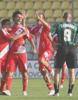 <strong>ANDATA</strong>. Carobbio esulta con Mora e Consonni, Zampagna sconsolato