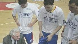 Coach Angelucci ha guidato la squadra ieri nel test con Castelfiorentino