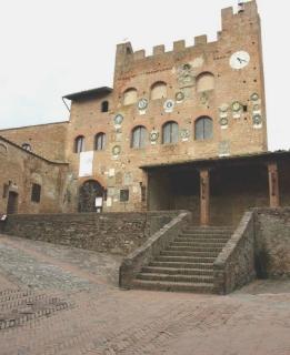 Il borgo alto di Certaldo è una delle location scelte dalla Filmauro per il prequel di Amici Miei