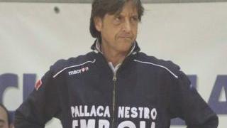Coach Riccardo Paludi e a destra un’azione d’attacco della Mazzanti Empoli