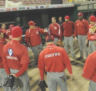 <strong>BRIEFING.</strong> Il manager Bagialemani parla alla squadra