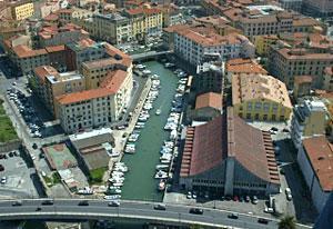 "Febbrone" Venezial'assedio delle auto