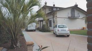 La villa di Montignoso di Marco Rossi dove è avvenuto il colpo