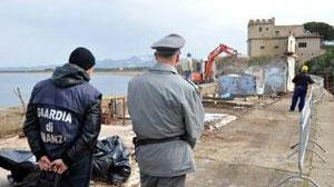 Ruspe contro gli chaletgiù gli abusi sul mare