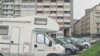 Divieto per camper in viale Amendola e controlli sulla sosta disabili (a sin.)