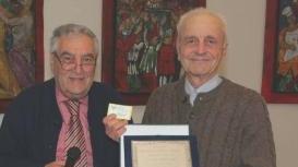 Il presidente Athos Signorini e il vincitore Luigi Matini A destra uno stand alla sagra del tartufo marzuolo