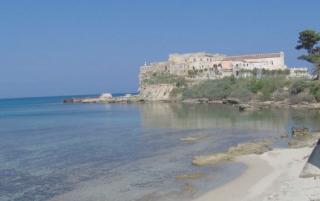 Una veduta dell’isola di Pianosa sulla quale molti servizi sono a rischio in vista della prossima estate