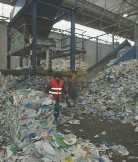 Un impianto di Revet dove le plastiche vengono selezionate